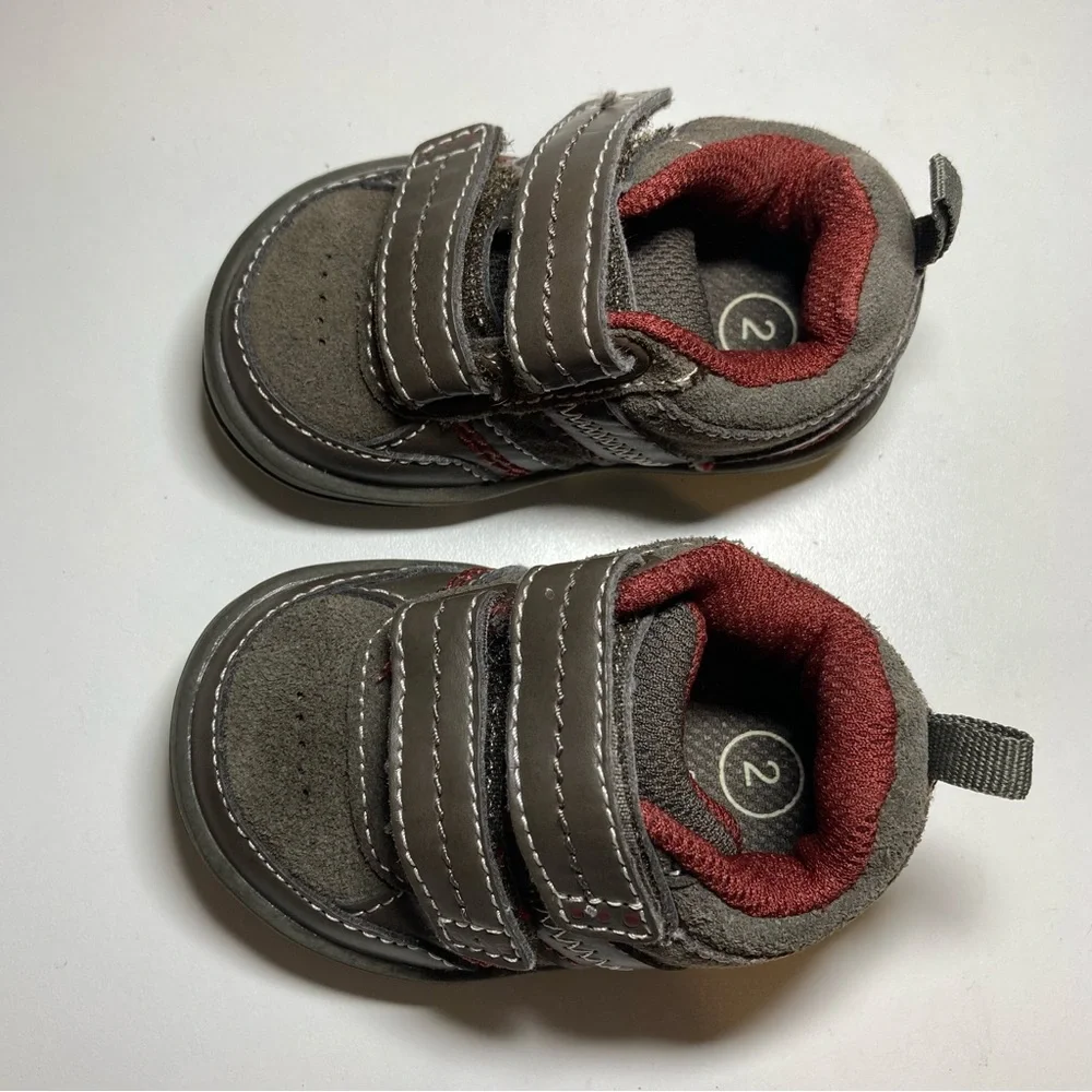 🌺 Genuine Kids OshKosh Infant Baby Size 2 Sneakers Two Strap